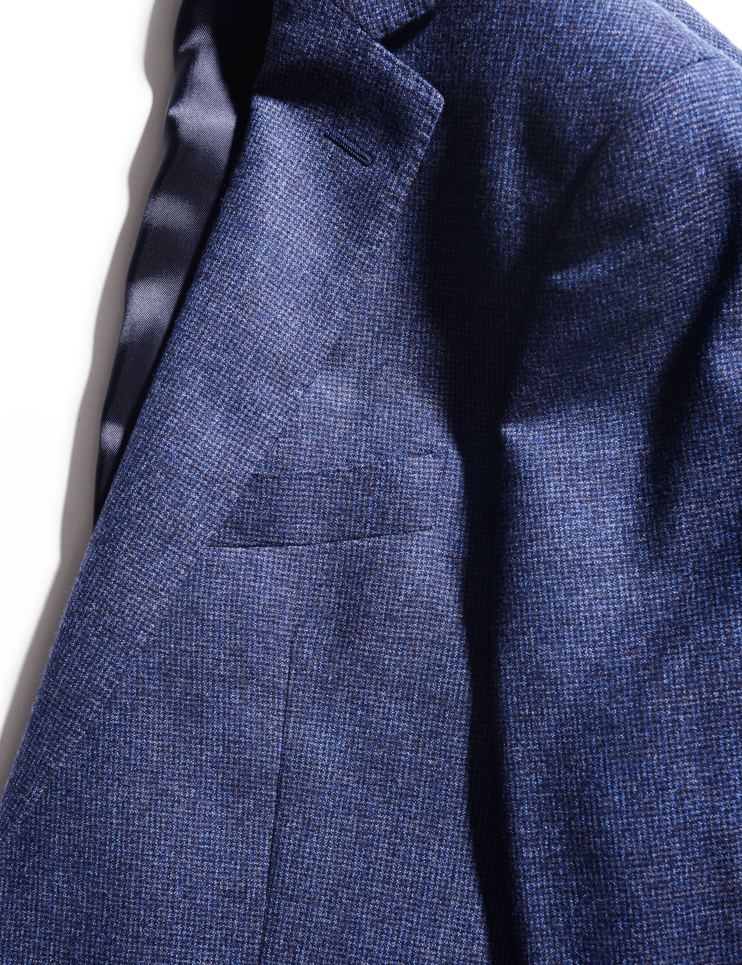 Detail shot of Brooklyn Tailors BKT50 Tailored Jacket in Super 130s Houndstooth Flannel - Blue Night showing lapel and sleeve