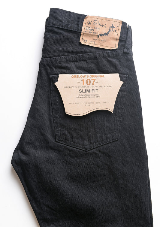 Back pocket and label detail of 107 Ivy Fit Denim in Black